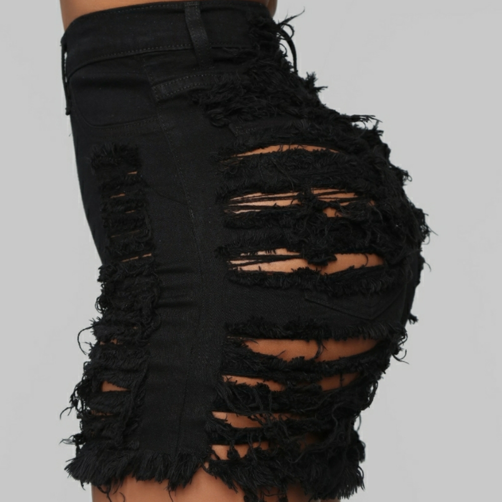 NWOT Fashion Nova Distressed Bermuda Denim Size 7 - Picture 3 of 4